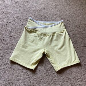 Buffbunny Dream Heather Contrast Short in Sunbeam size small